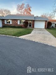 180-B Mimosa Plaza B, Monroe, NJ 08831