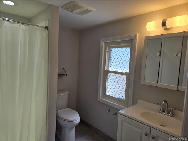 4 Private Road, East Setauket, NY 11733