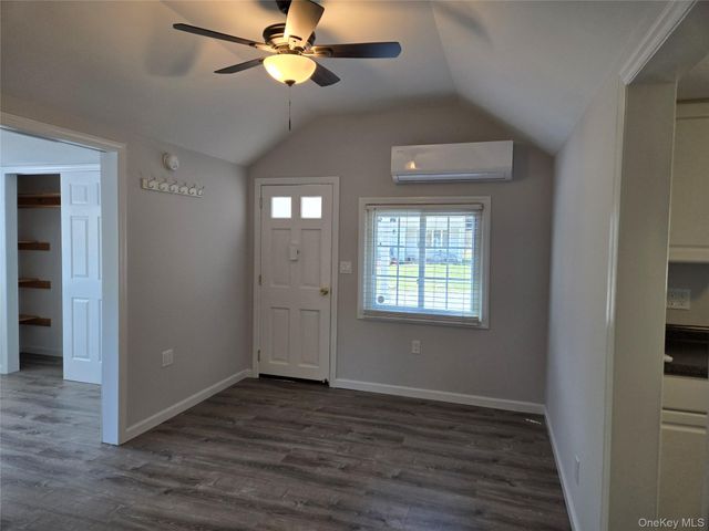 4 Private Road, East Setauket, NY 11733