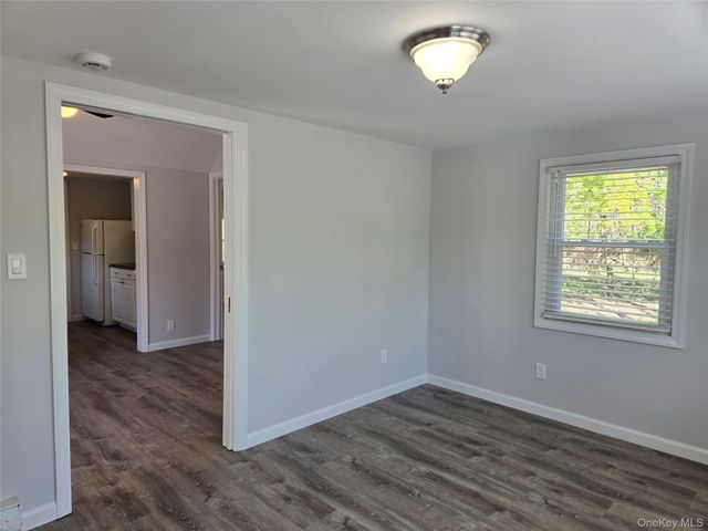 4 Private Road, East Setauket, NY 11733