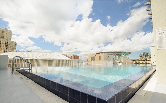 7275 SW 90th St C312, Miami, FL 33156