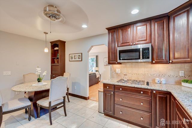 409 S 2nd Avenue S, Highland Park, NJ 08904