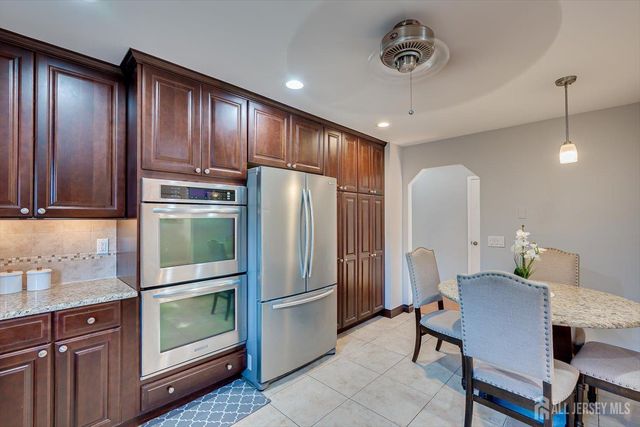 409 S 2nd Avenue S, Highland Park, NJ 08904