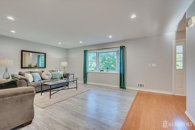 409 S 2nd Avenue S, Highland Park, NJ 08904