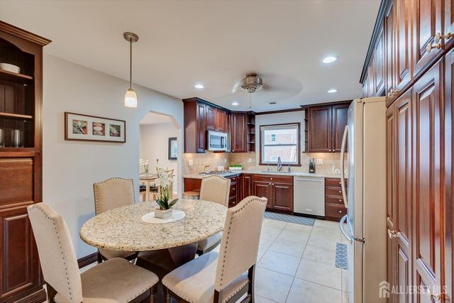 409 S 2nd Avenue S, Highland Park, NJ 08904