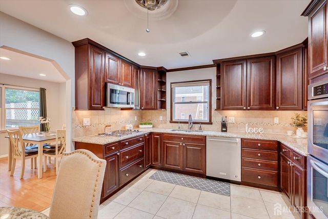 409 S 2nd Avenue S, Highland Park, NJ 08904