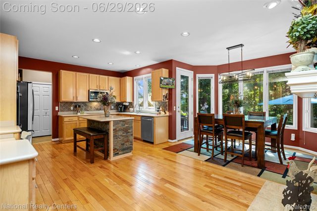 4577 Darlene Drive, Commerce Charter Township, MI 48382