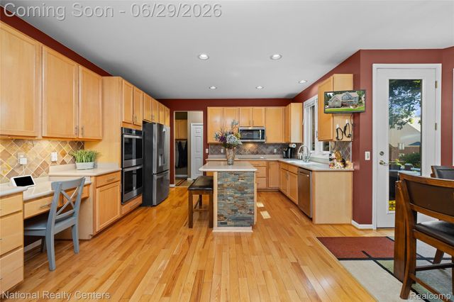 4577 Darlene Drive, Commerce Charter Township, MI 48382