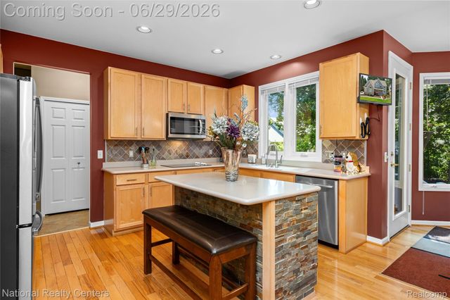 4577 Darlene Drive, Commerce Charter Township, MI 48382