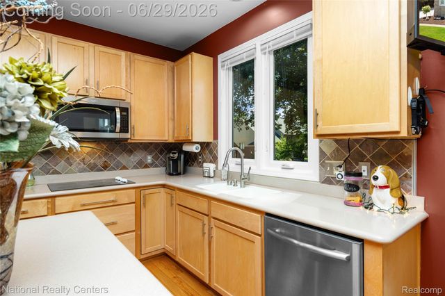 4577 Darlene Drive, Commerce Charter Township, MI 48382