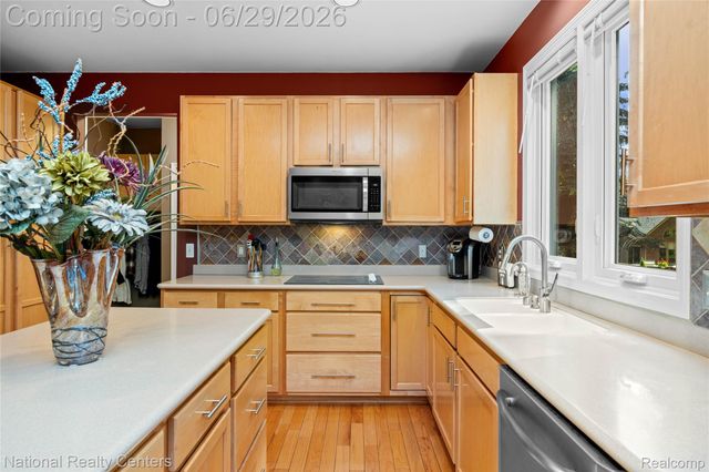 4577 Darlene Drive, Commerce Charter Township, MI 48382