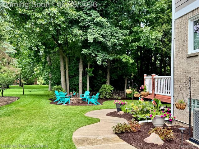 4577 Darlene Drive, Commerce Charter Township, MI 48382