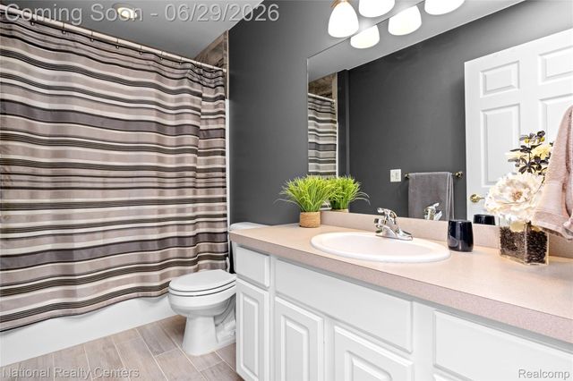 4577 Darlene Drive, Commerce Charter Township, MI 48382