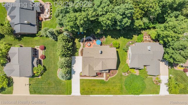 4577 Darlene Drive, Commerce Charter Township, MI 48382