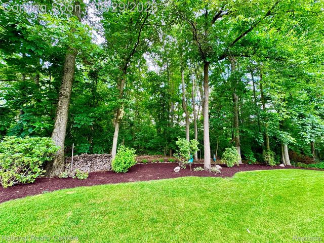 4577 Darlene Drive, Commerce Charter Township, MI 48382