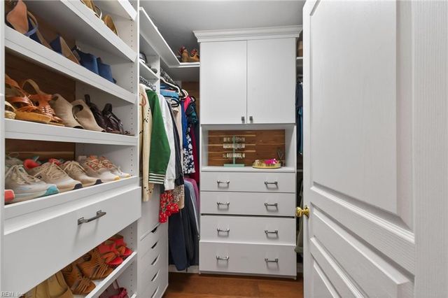 7305 Appletree LN, Norfolk, VA 23505