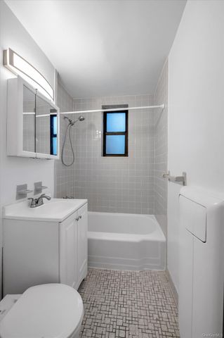 63-09 108 Street 3S, Forest Hills, NY 11375
