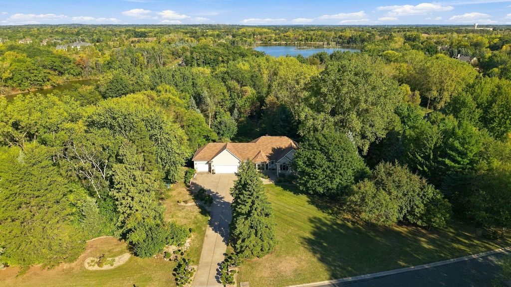 975 Jewel Avenue N, Lake Elmo, MN 55042 — exterior