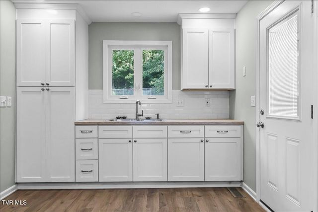 744 South Austin Springs Road, Johnson City, TN 37601