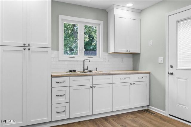 744 South Austin Springs Road, Johnson City, TN 37601
