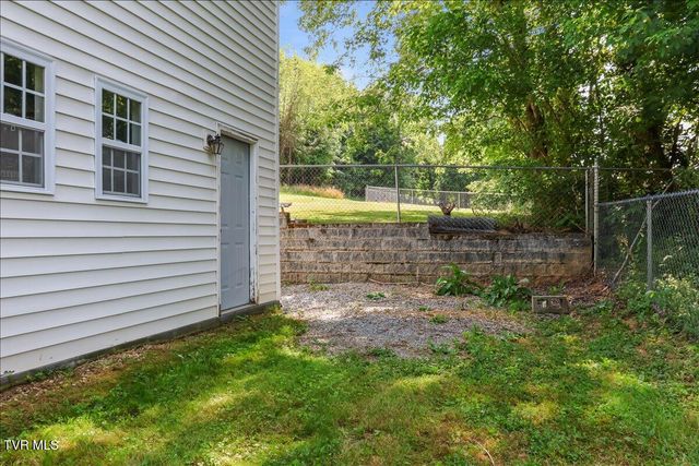 744 South Austin Springs Road, Johnson City, TN 37601