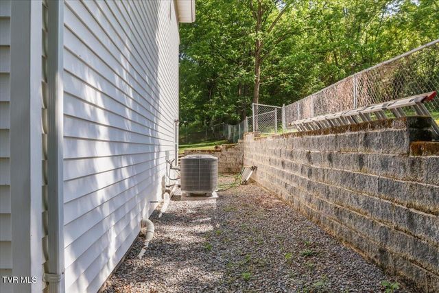 744 South Austin Springs Road, Johnson City, TN 37601