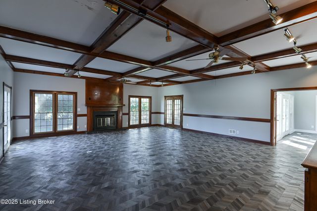 8804 Wolf Pen Branch Rd, Prospect, KY 40059