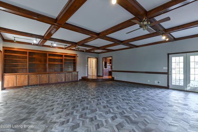 8804 Wolf Pen Branch Rd, Prospect, KY 40059