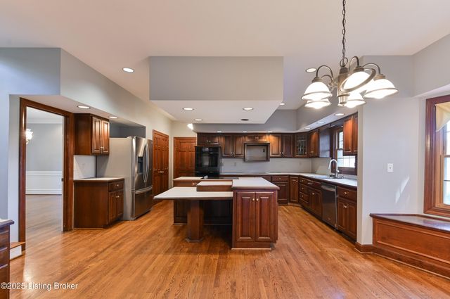 8804 Wolf Pen Branch Rd, Prospect, KY 40059