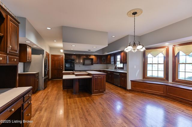 8804 Wolf Pen Branch Rd, Prospect, KY 40059