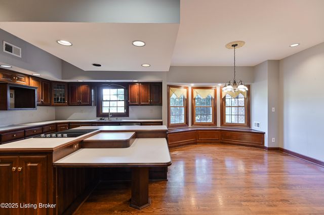 8804 Wolf Pen Branch Rd, Prospect, KY 40059