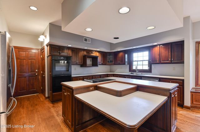 8804 Wolf Pen Branch Rd, Prospect, KY 40059
