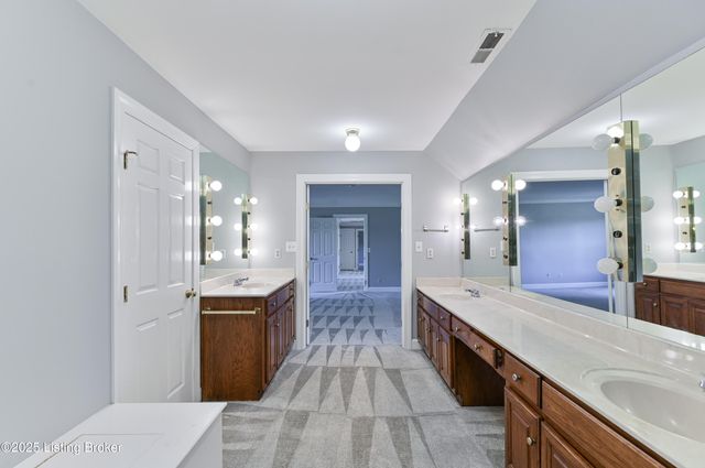 8804 Wolf Pen Branch Rd, Prospect, KY 40059