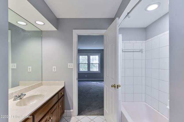 8804 Wolf Pen Branch Rd, Prospect, KY 40059