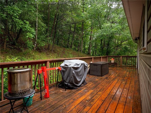 5 Lake Lane, Nitro, WV 25143