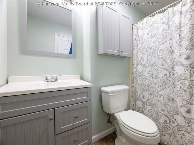 5 Lake Lane, Nitro, WV 25143