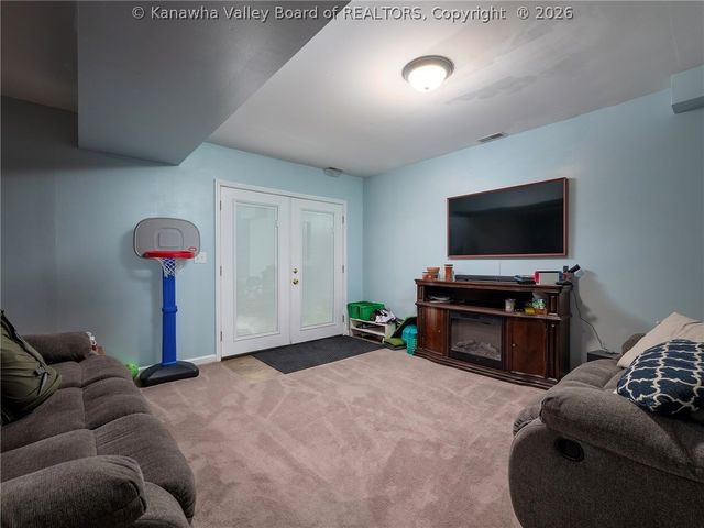 5 Lake Lane, Nitro, WV 25143