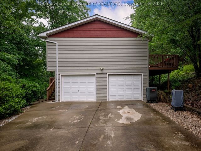 5 Lake Lane, Nitro, WV 25143