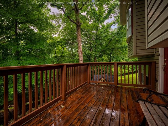 5 Lake Lane, Nitro, WV 25143