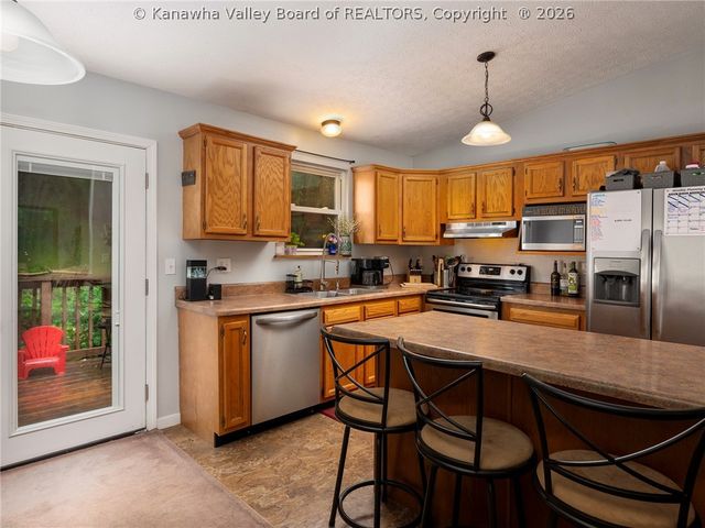 5 Lake Lane, Nitro, WV 25143