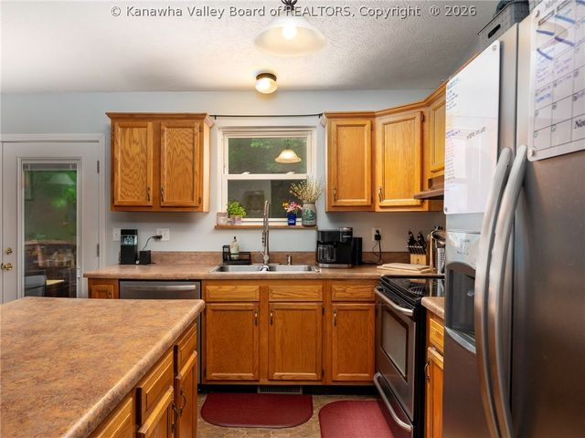 5 Lake Lane, Nitro, WV 25143