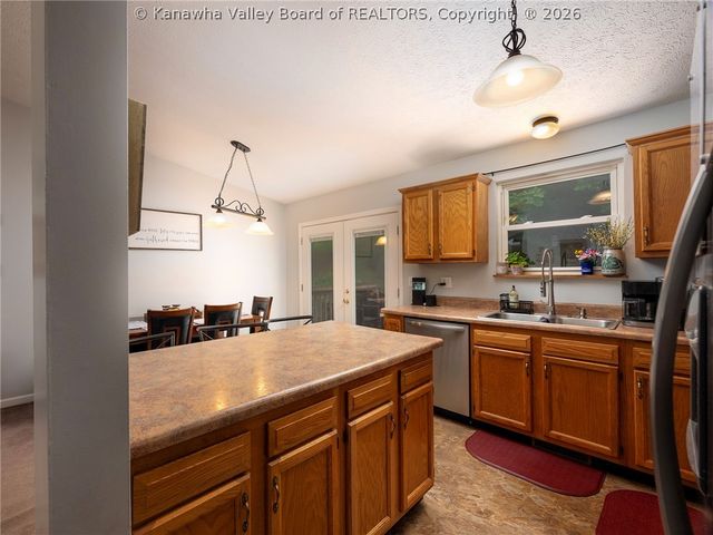 5 Lake Lane, Nitro, WV 25143