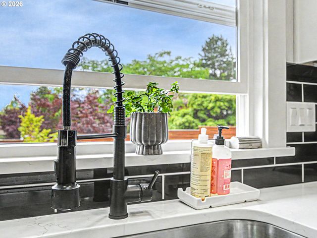 1413 Sw 14TH St, Gresham, OR 97080