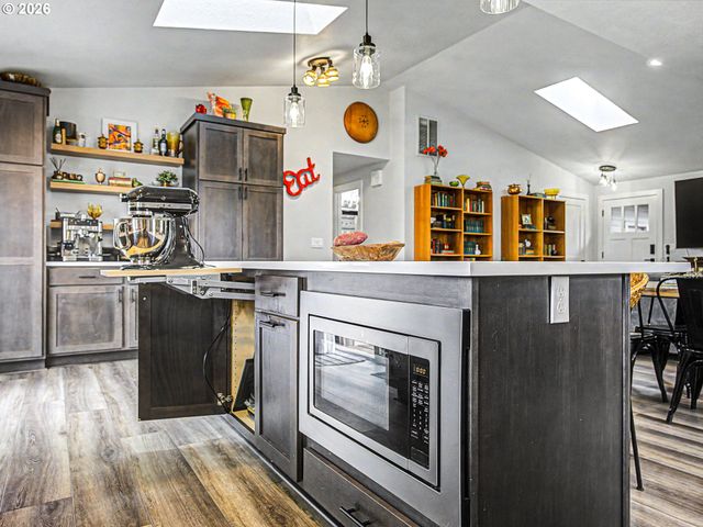 1413 Sw 14TH St, Gresham, OR 97080