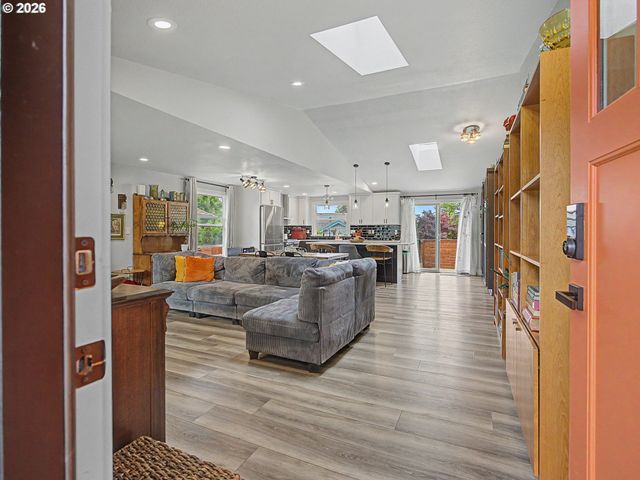 1413 Sw 14TH St, Gresham, OR 97080