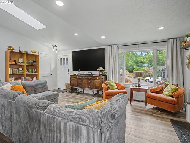 1413 Sw 14TH St, Gresham, OR 97080