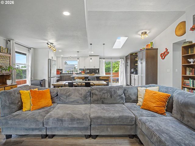 1413 Sw 14TH St, Gresham, OR 97080