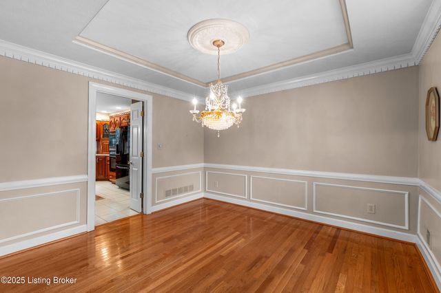 9104 Linn Station Rd, Louisville, KY 40222