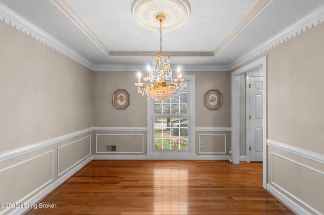 9104 Linn Station Rd, Louisville, KY 40222