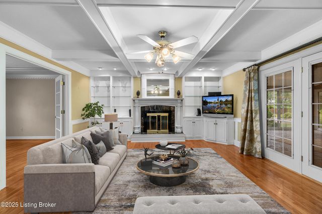 9104 Linn Station Rd, Louisville, KY 40222